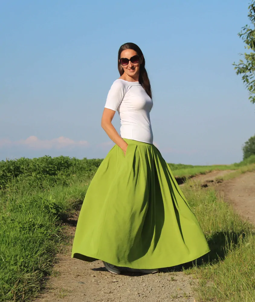 Dlhá jasnozelená skladaná sukňa