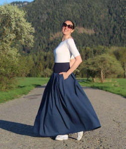 Dlhá tmavomodrá ľanová skladná sukňa