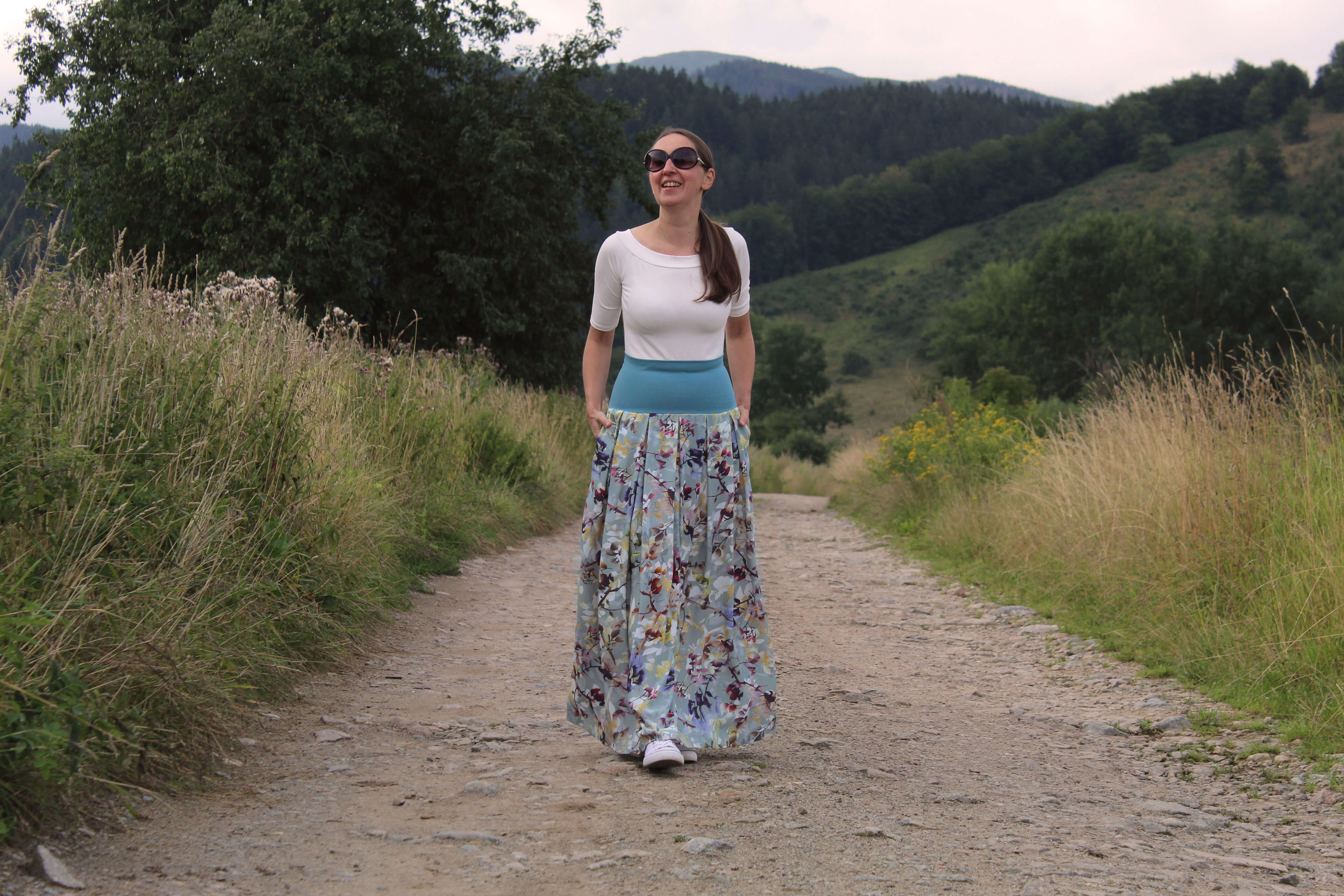 Viskózová sukňa mentolová so stromami