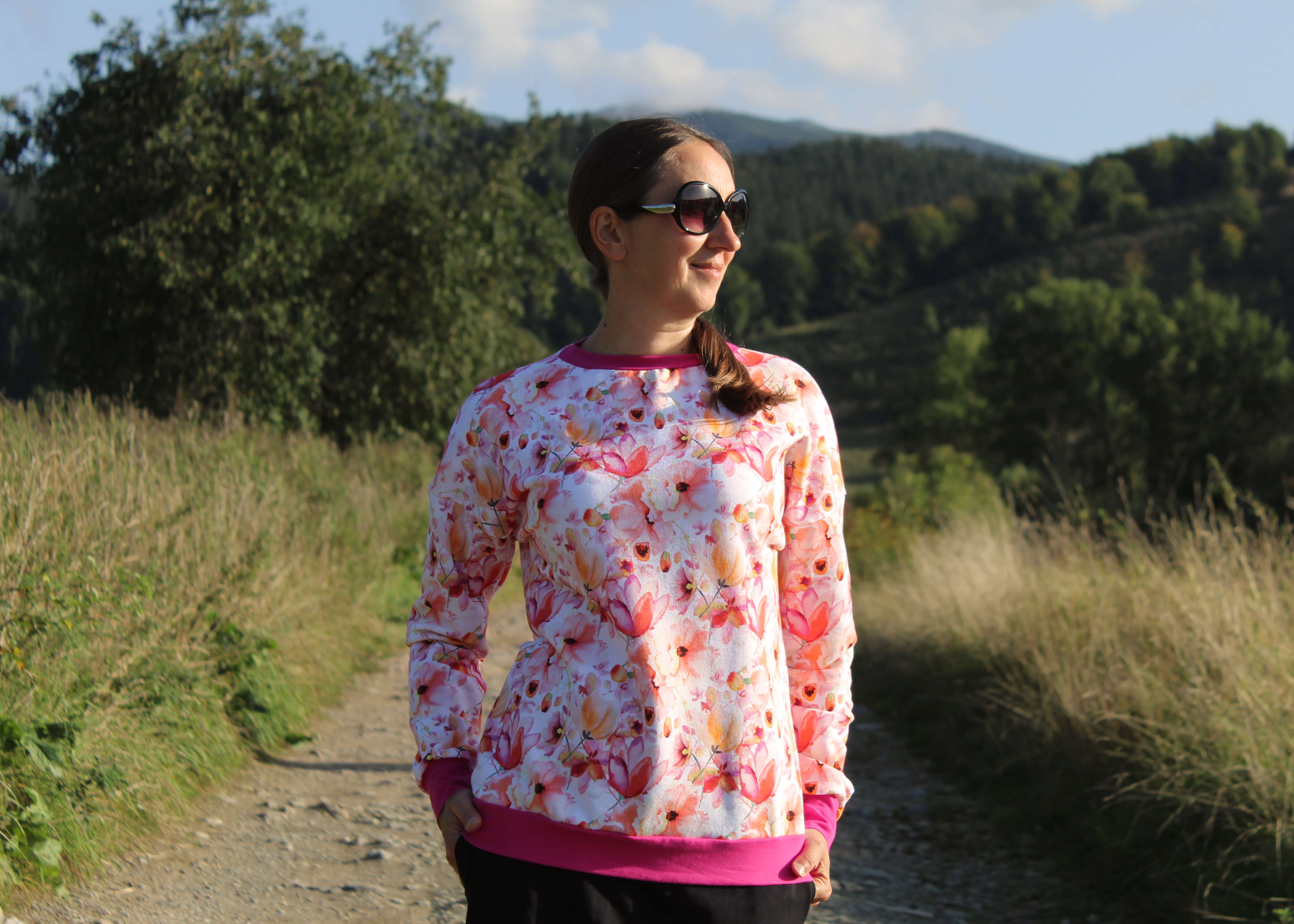 Mikina cyklámenová s kvetinami