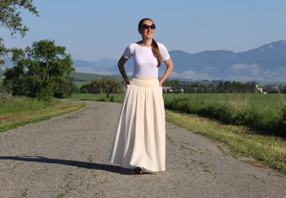 Mušelínová smotanová skladaná sukňa