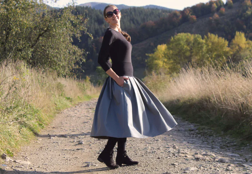 Béžová skladaná sukňa