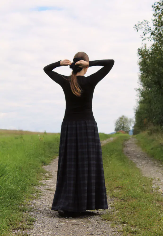 Dlhá sukňa modrá károvaná
