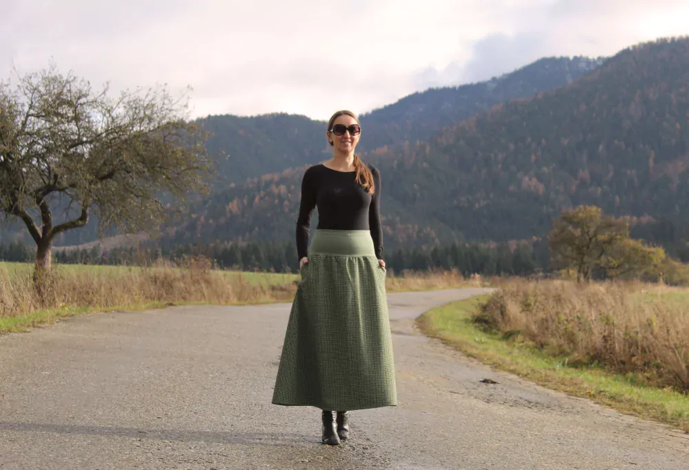 Dlhá zelená sukňa minipepitko