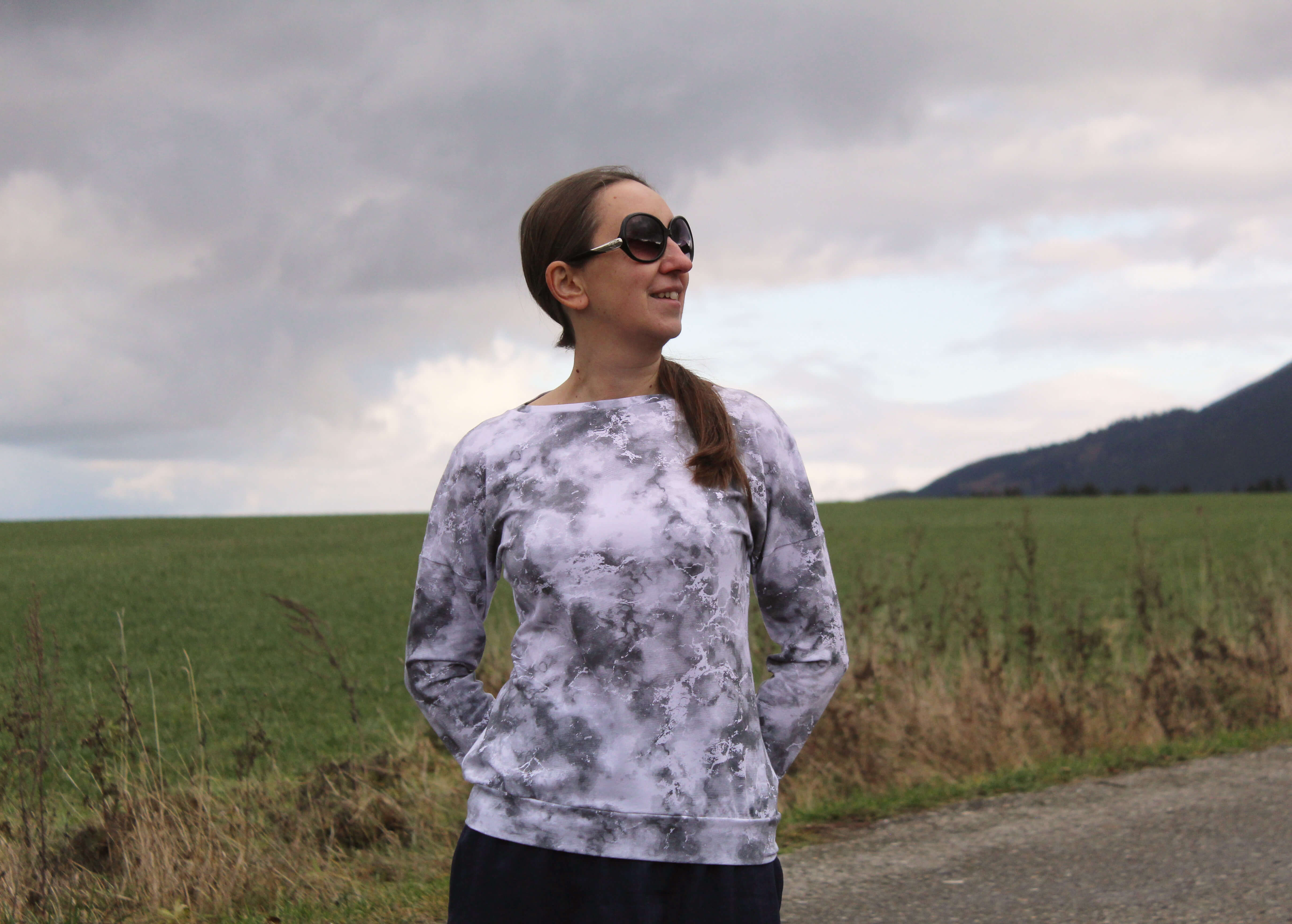 Tričko šedo-biely mramor