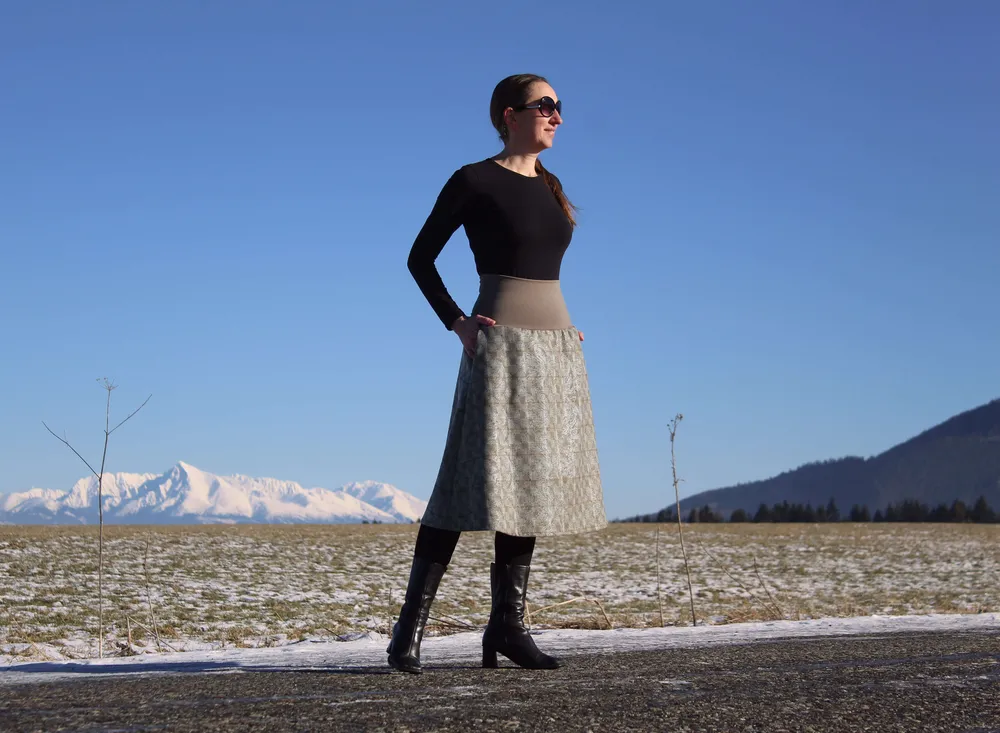 Trojštvrťová sukňa béžové káro