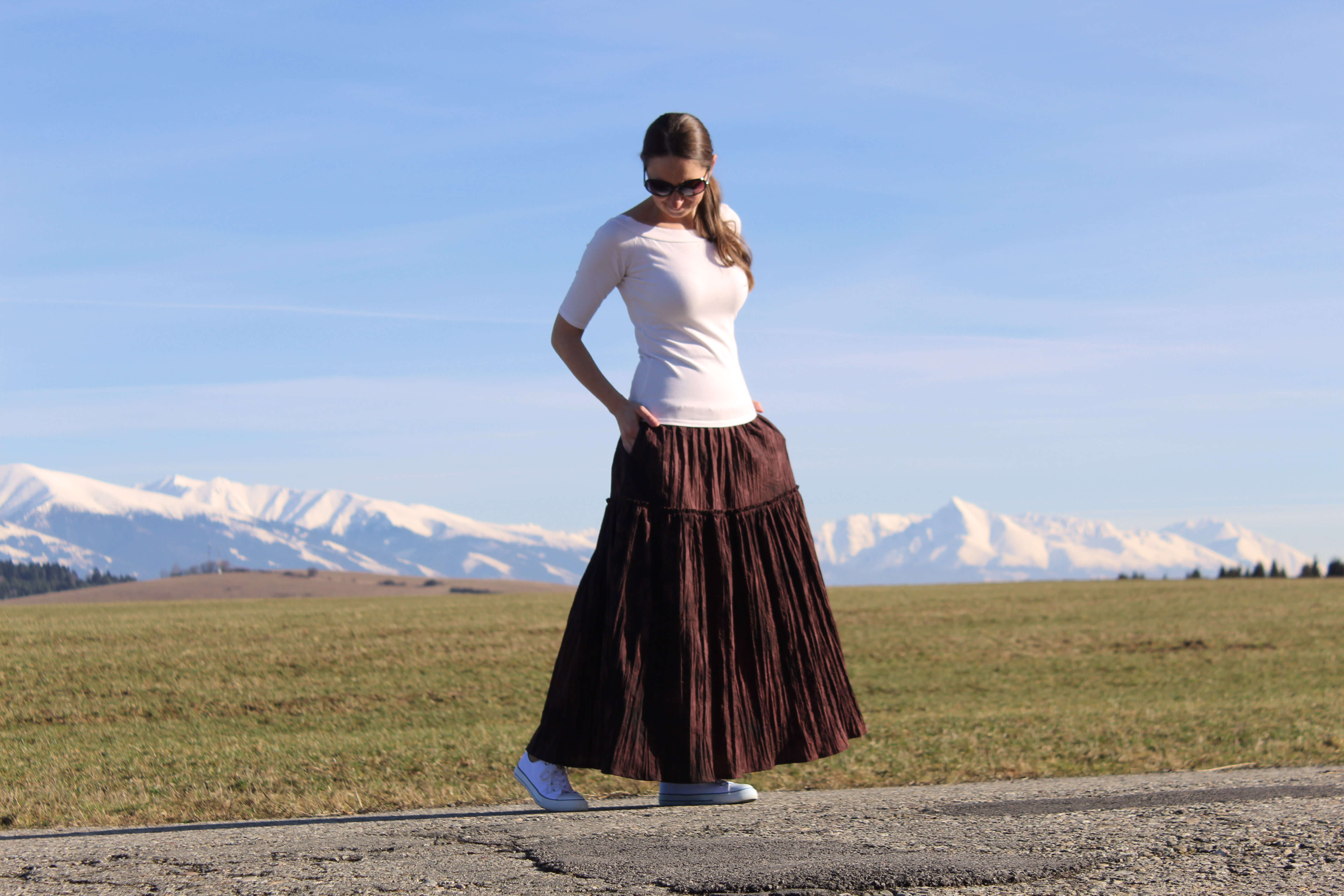 Krešovaná hnedá volánová sukňa