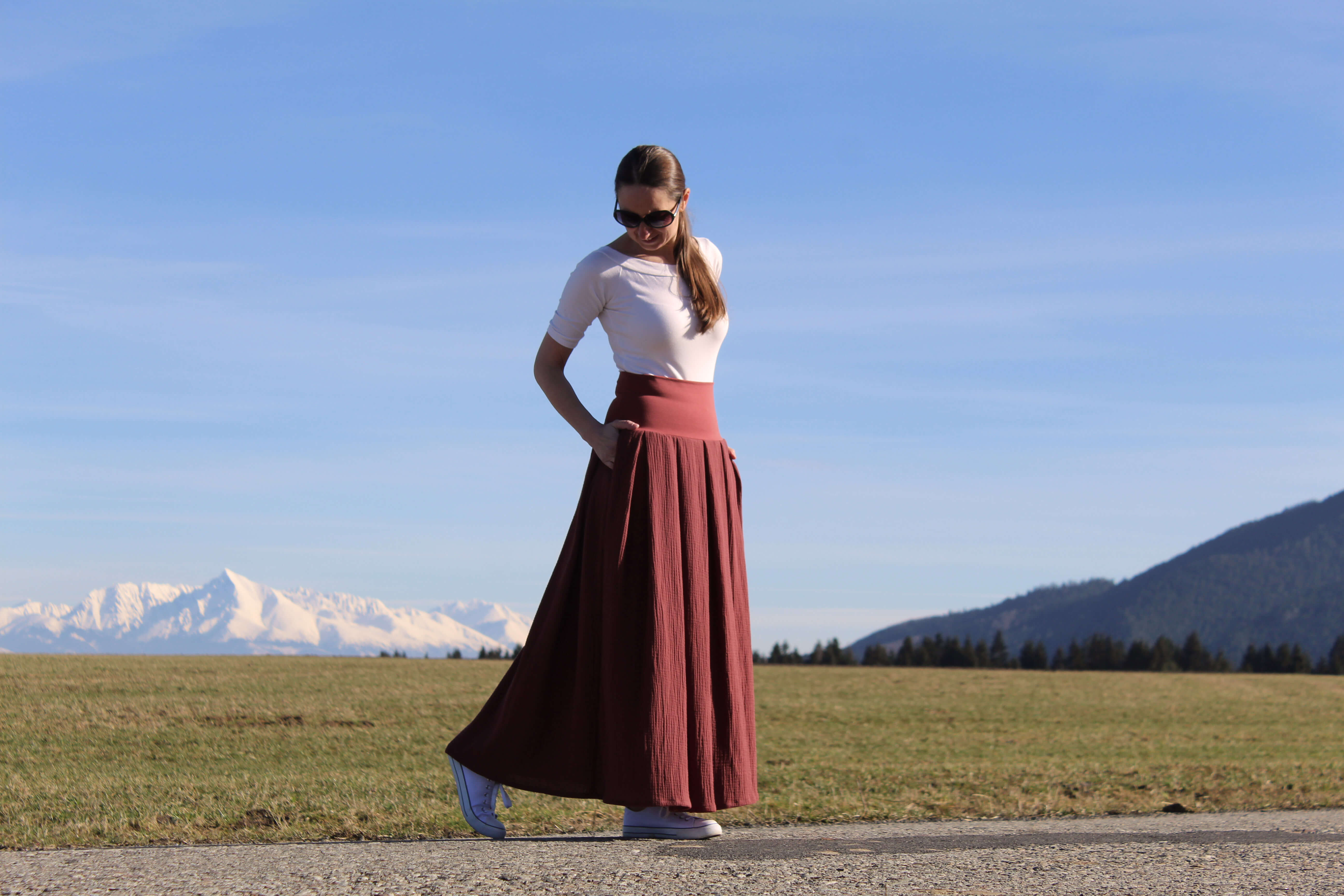 Mušelínová skladaná sukňa mahagónová