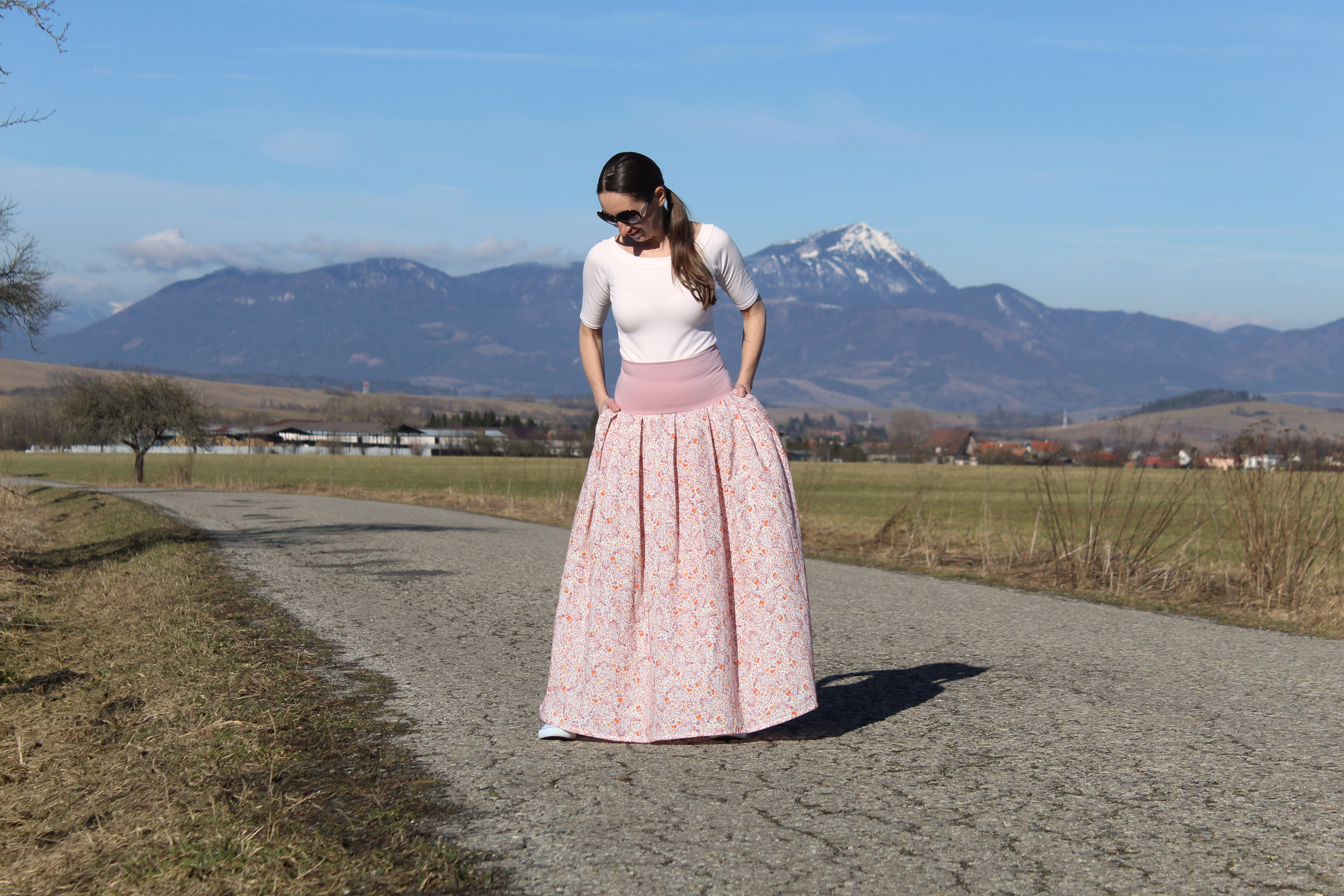 Mušelínová skladaná sukňa s paisley vzorom