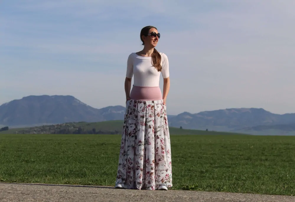 Úpletová skladaná sukňa s kvetinami