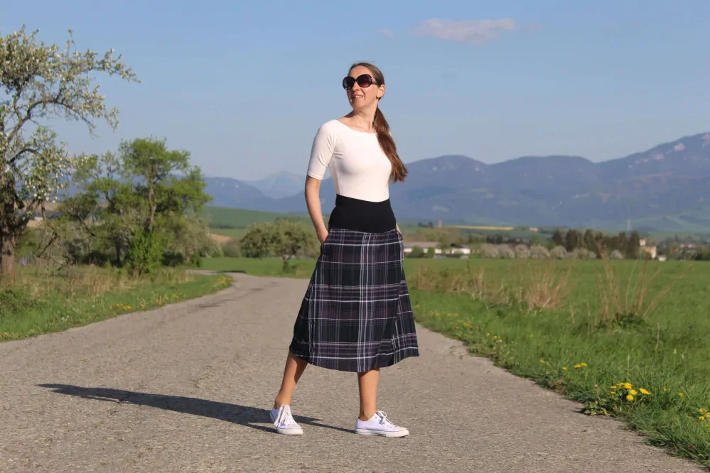 Trojštvrťová károvaná sukňa