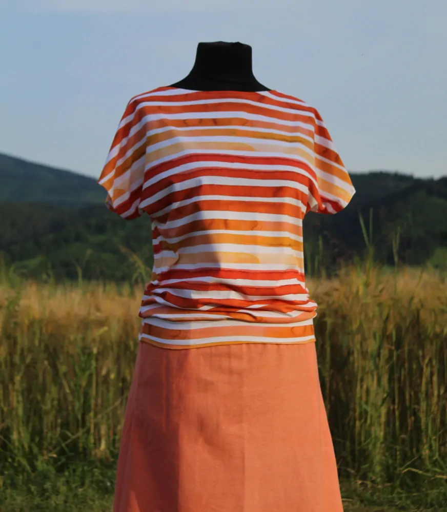 Tričko bielo-žlto-oranžovo-červené pruhy