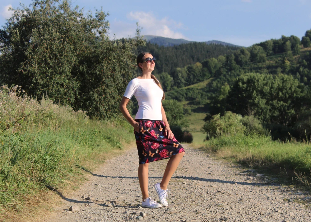 Krátka sukňa "pivónie a motýle"