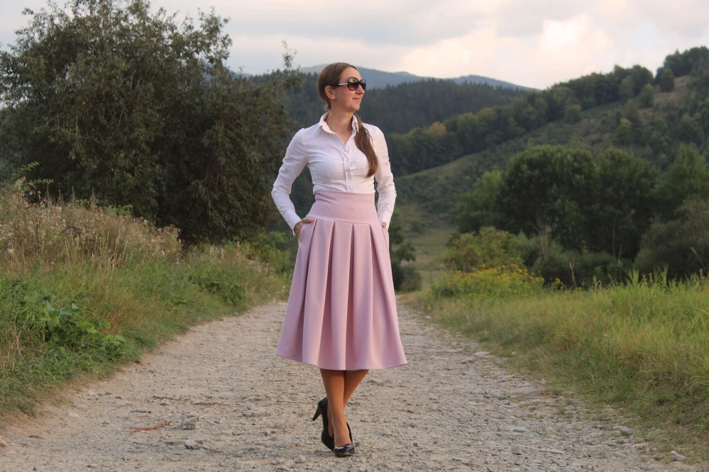 Bledoružová skladaná sukňa