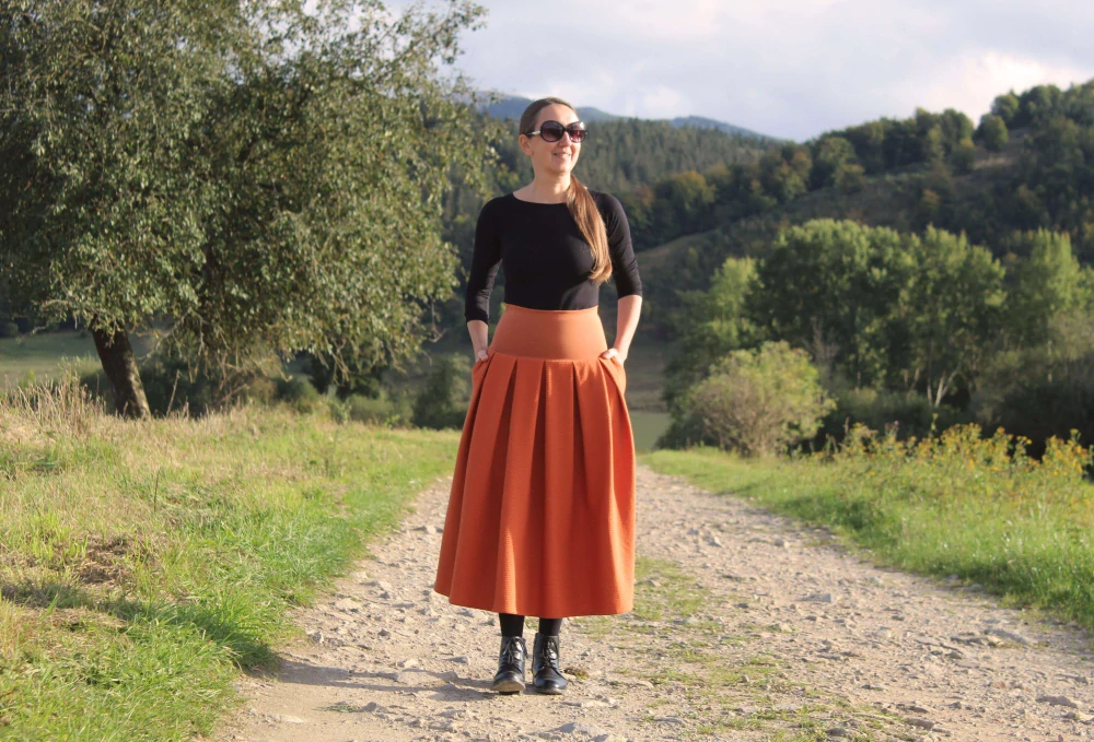 Škoricová úpletová sukňa