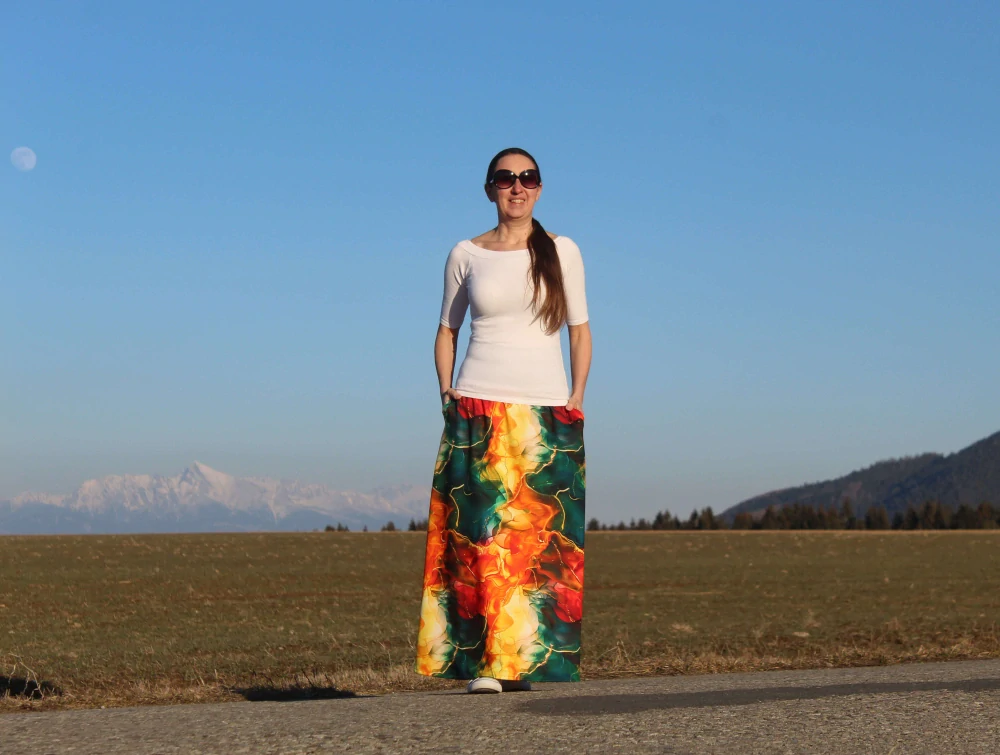 Úpletová sukňa žlto-oranžovo-zelený abstrakt