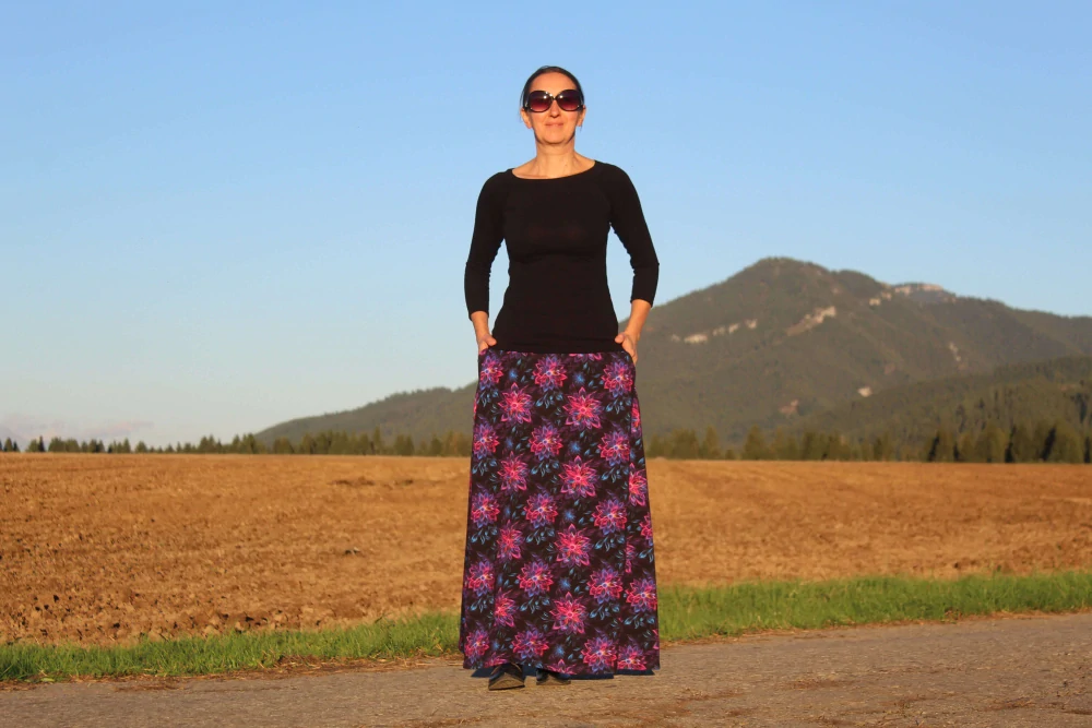 Dlhá sukňa ružovo-fialovo-modré kvety