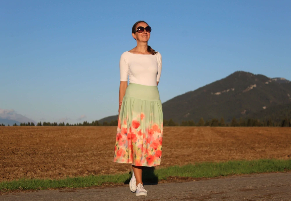 Zelená sukňa s vlčími makmi