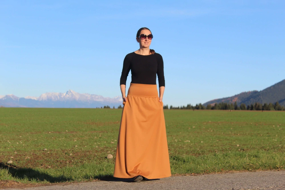 Karamelová áčková úpletová sukňa s vreckami