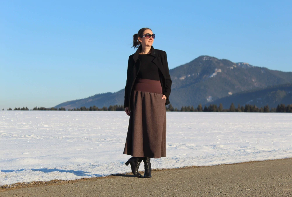 Hnedá trojštvrťová melírovaná áčková sukňa