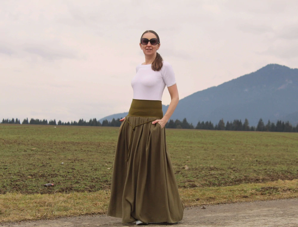 Dlhá skladaná ľanová sukňa khaki