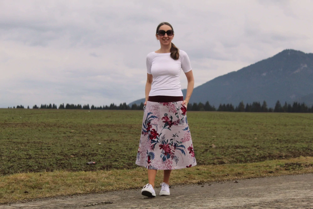 Trojštvrťová sukňa s kvetinovým vzorom