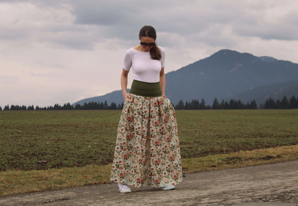 Mušelínová sukňa dlhá – jemne zelená s kvetmi