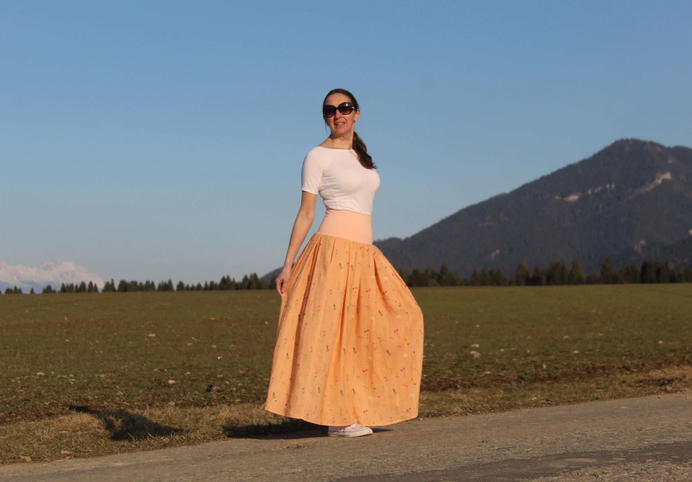 Mušelínová sukňa dlhá – marhuľová s drobnými kvetmi