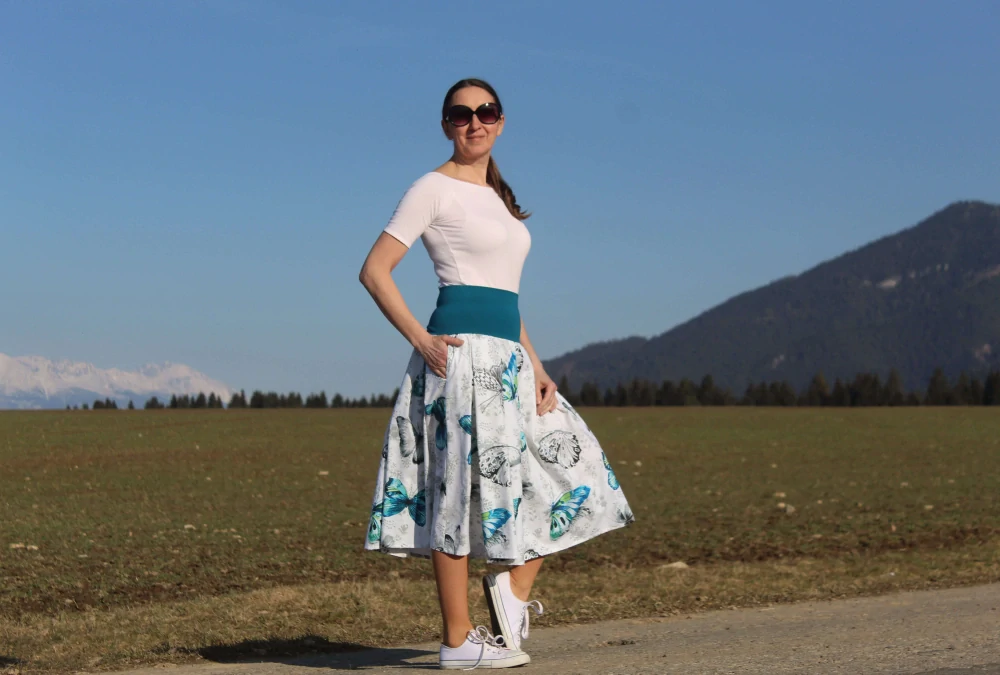 Bavlnená midi sukňa s motýľmi