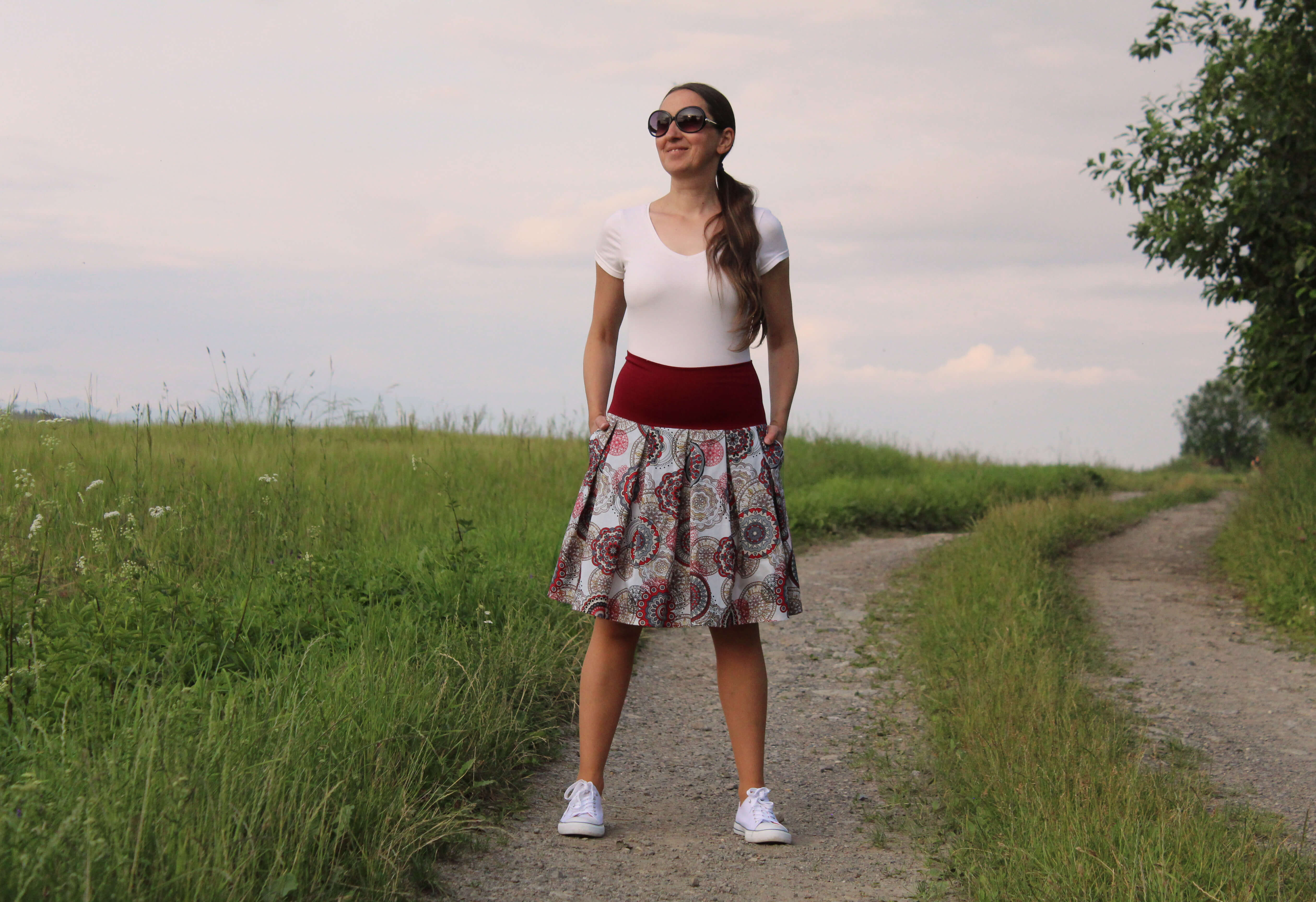 Bavlnená skladaná sukňa vínová s mandalami