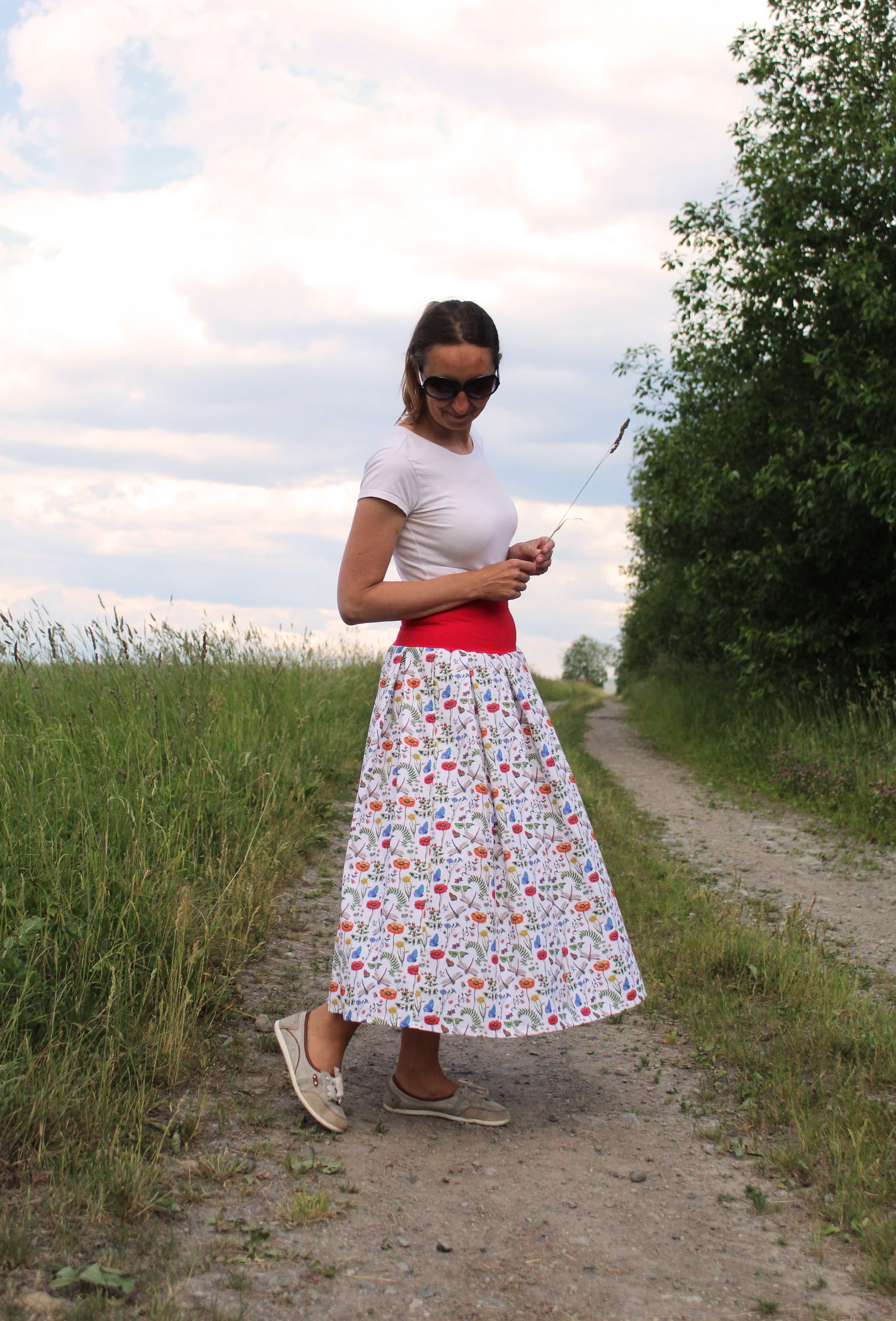 Bavlnená skladaná sukňa vlčie maky