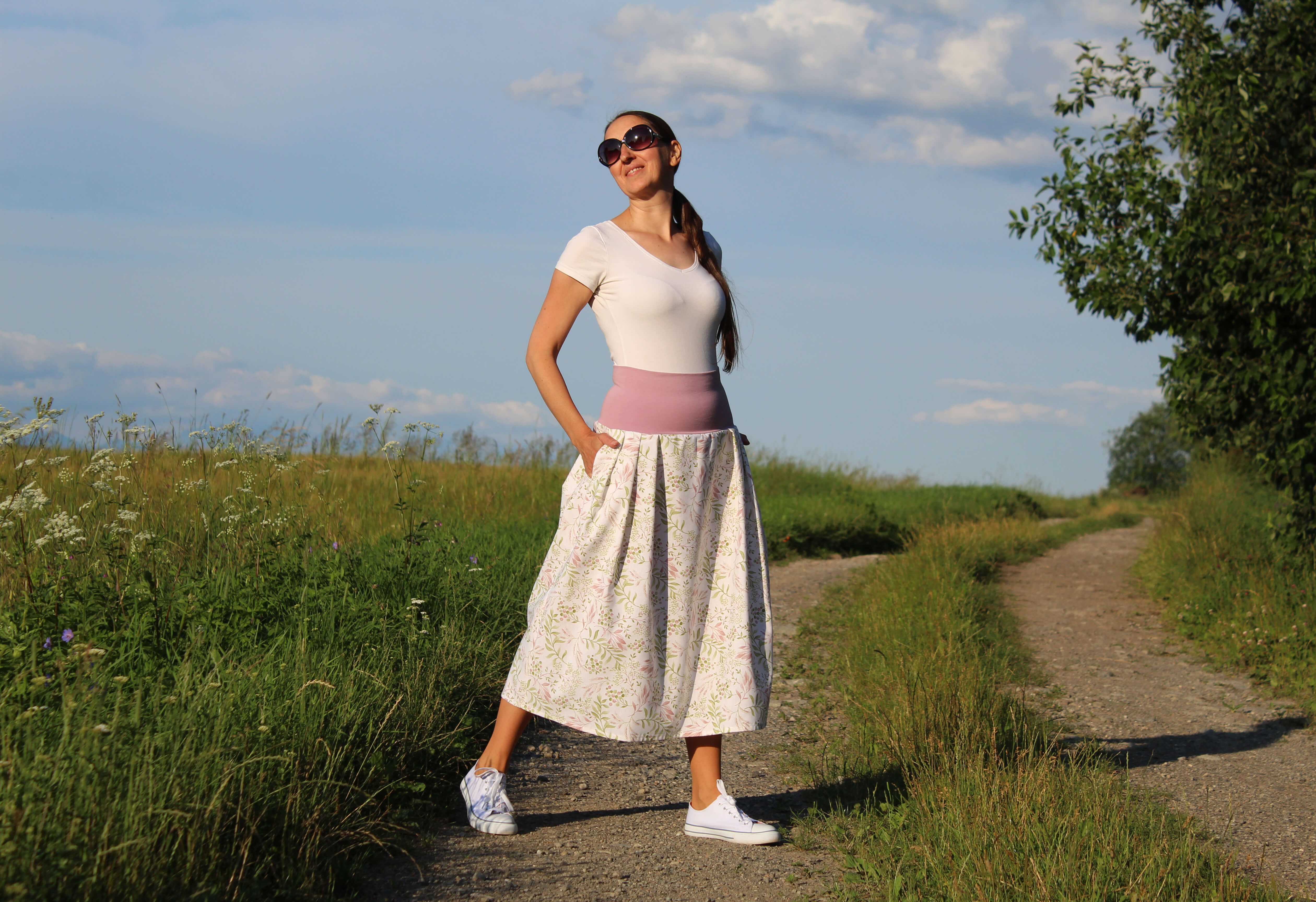 Bavlnená skladaná sukňa staroružovo-zelené lístky