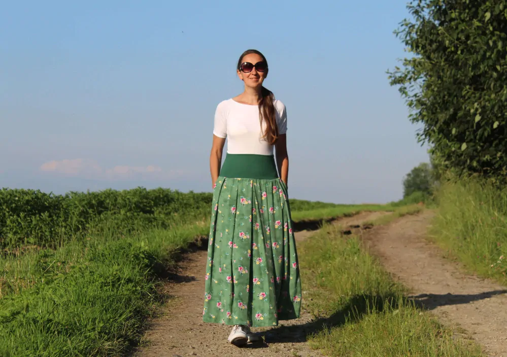 Viskózová sukňa zelená s kvietkami veľ.M