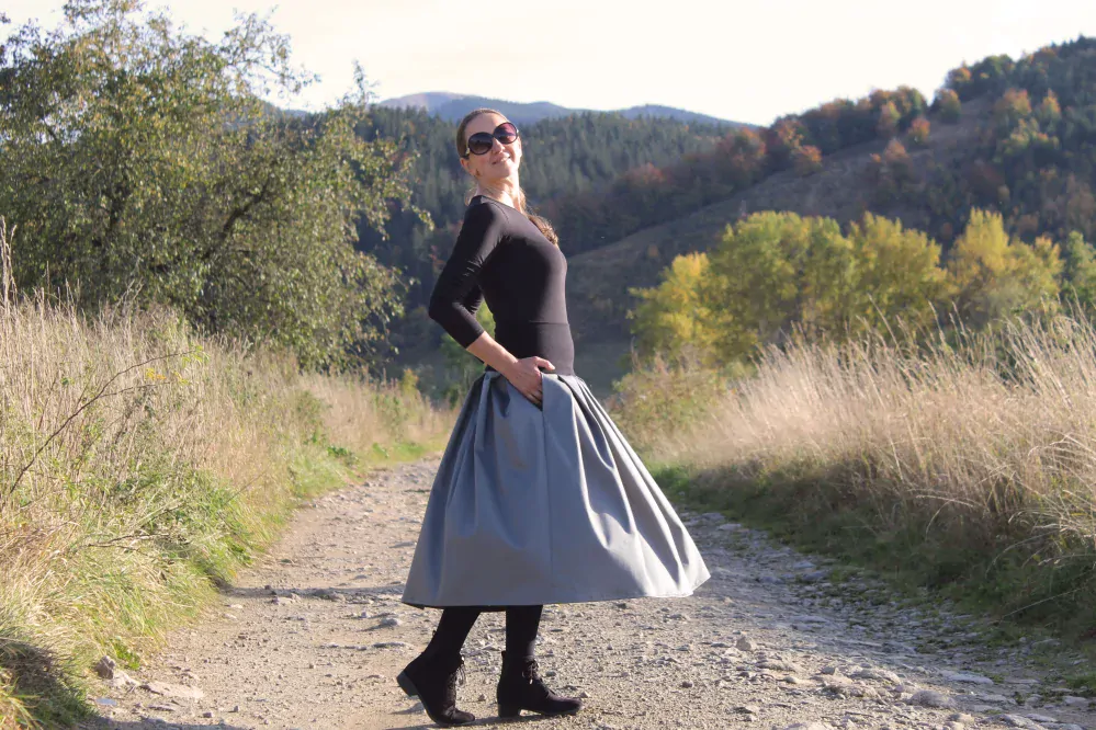 Béžová skladaná sukňa