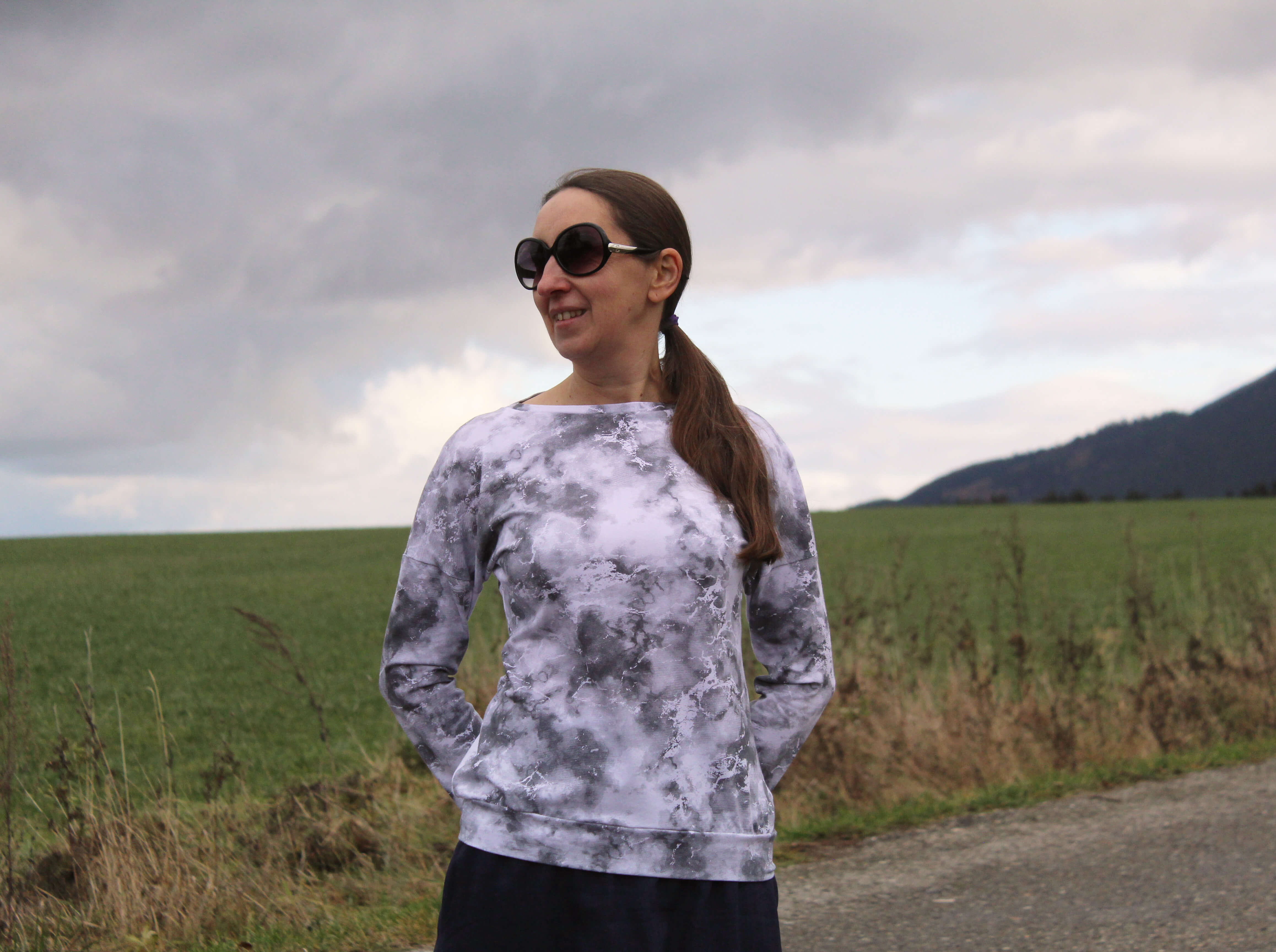 Tričko šedo-biely mramor