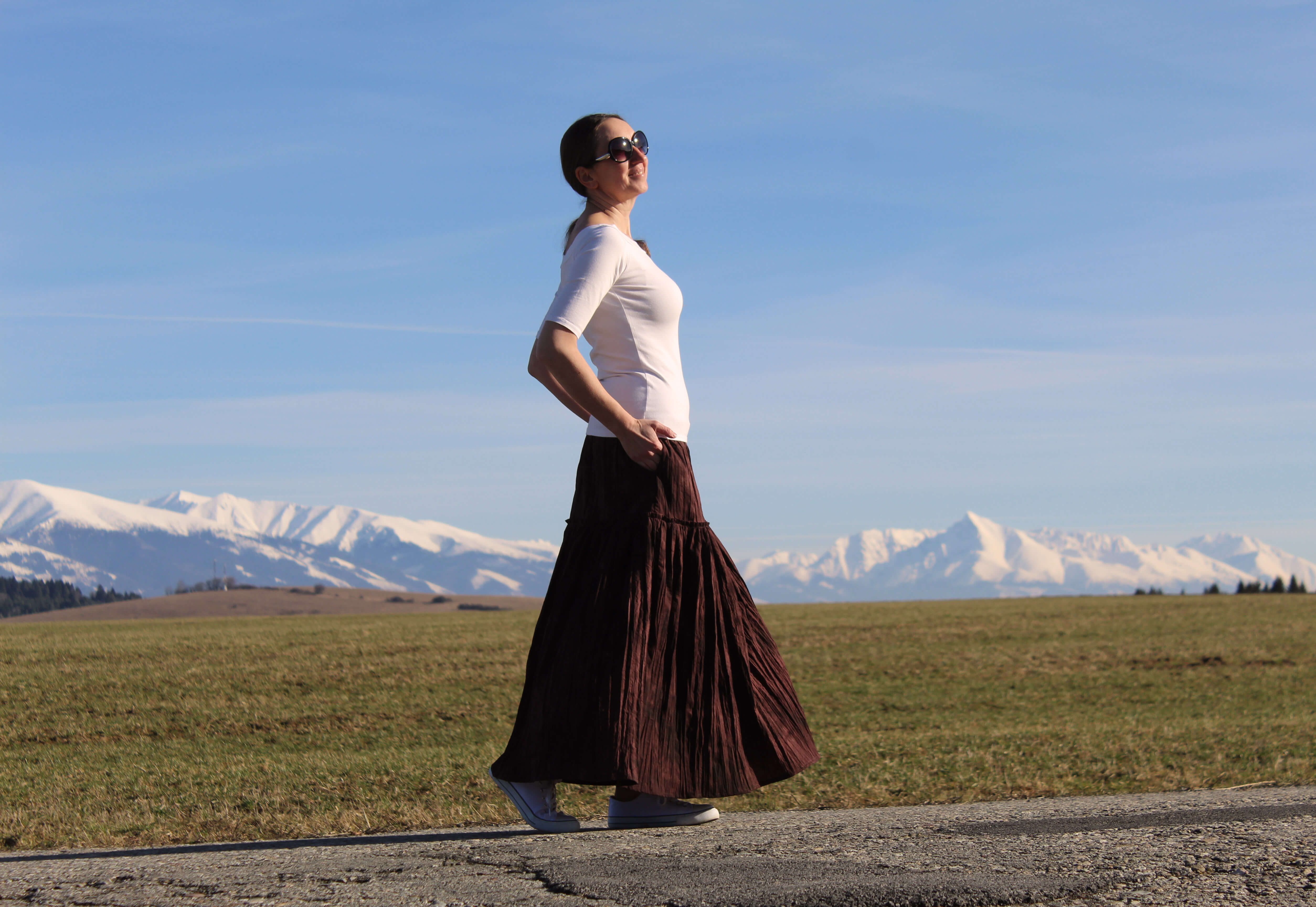 Krešovaná hnedá volánová sukňa