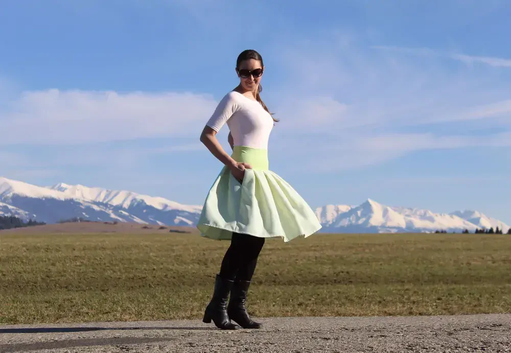 Krátka svetlo zelená sukňa