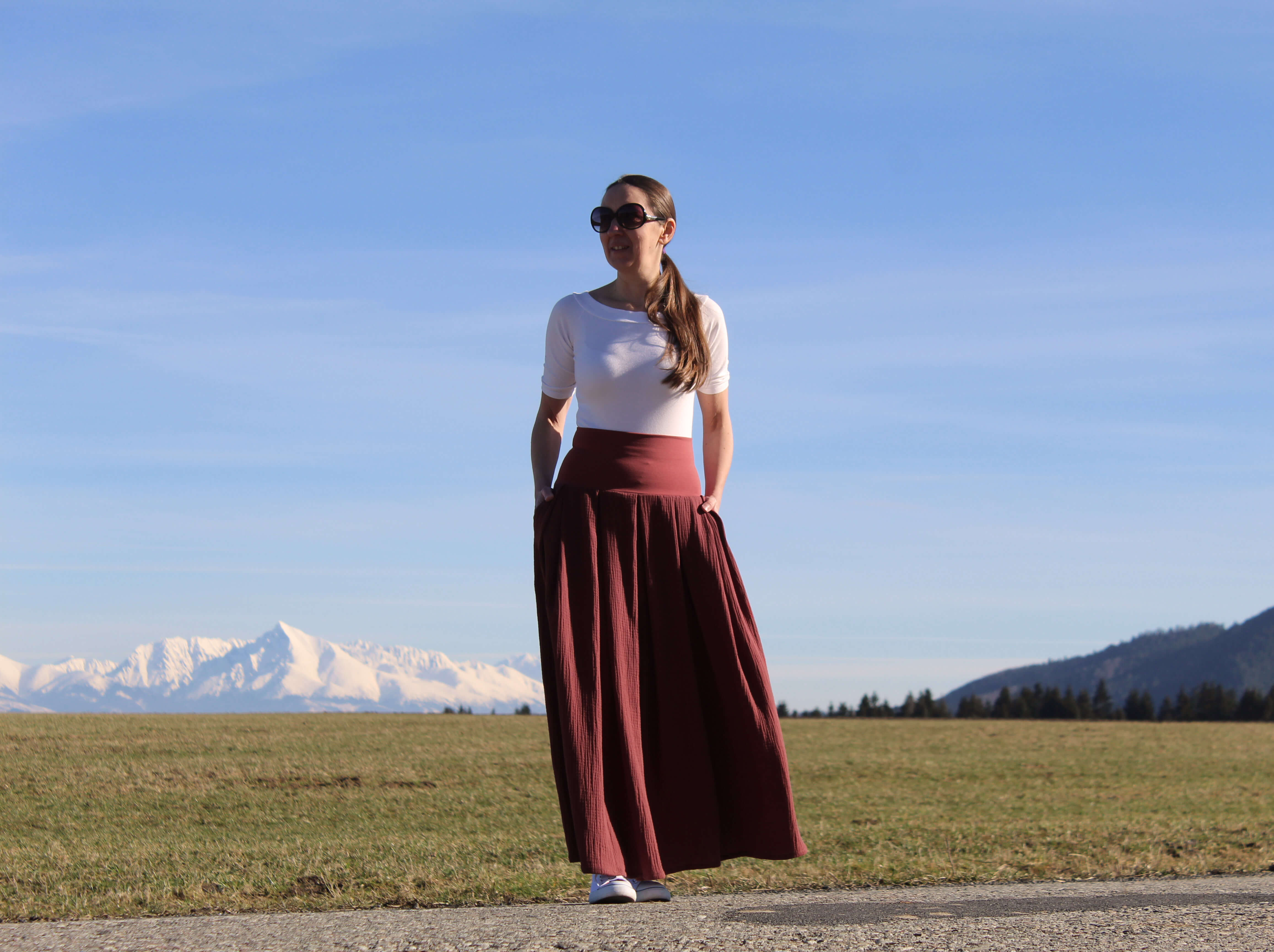 Mušelínová skladaná sukňa mahagónová