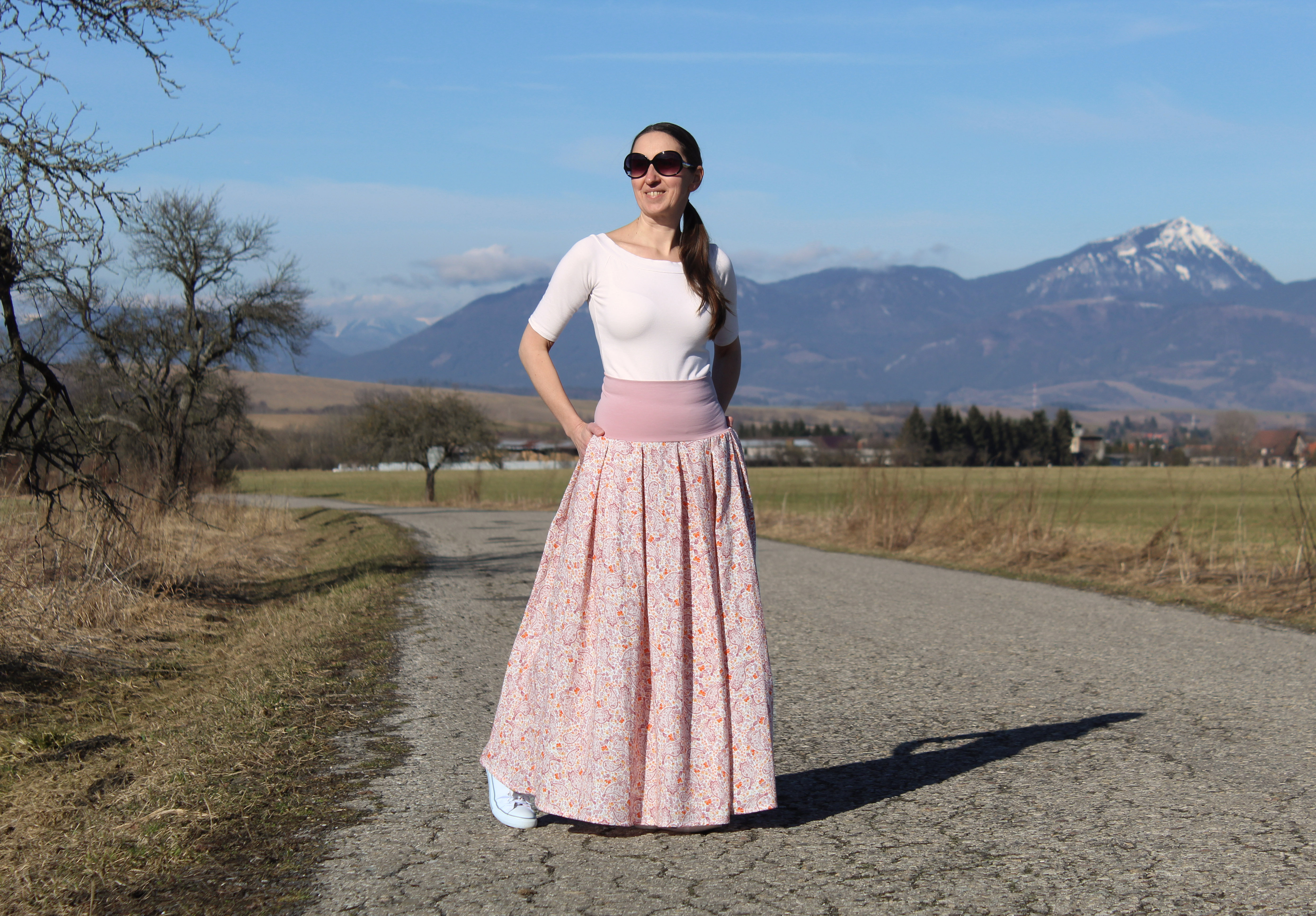 Mušelínová skladaná sukňa s paisley vzorom