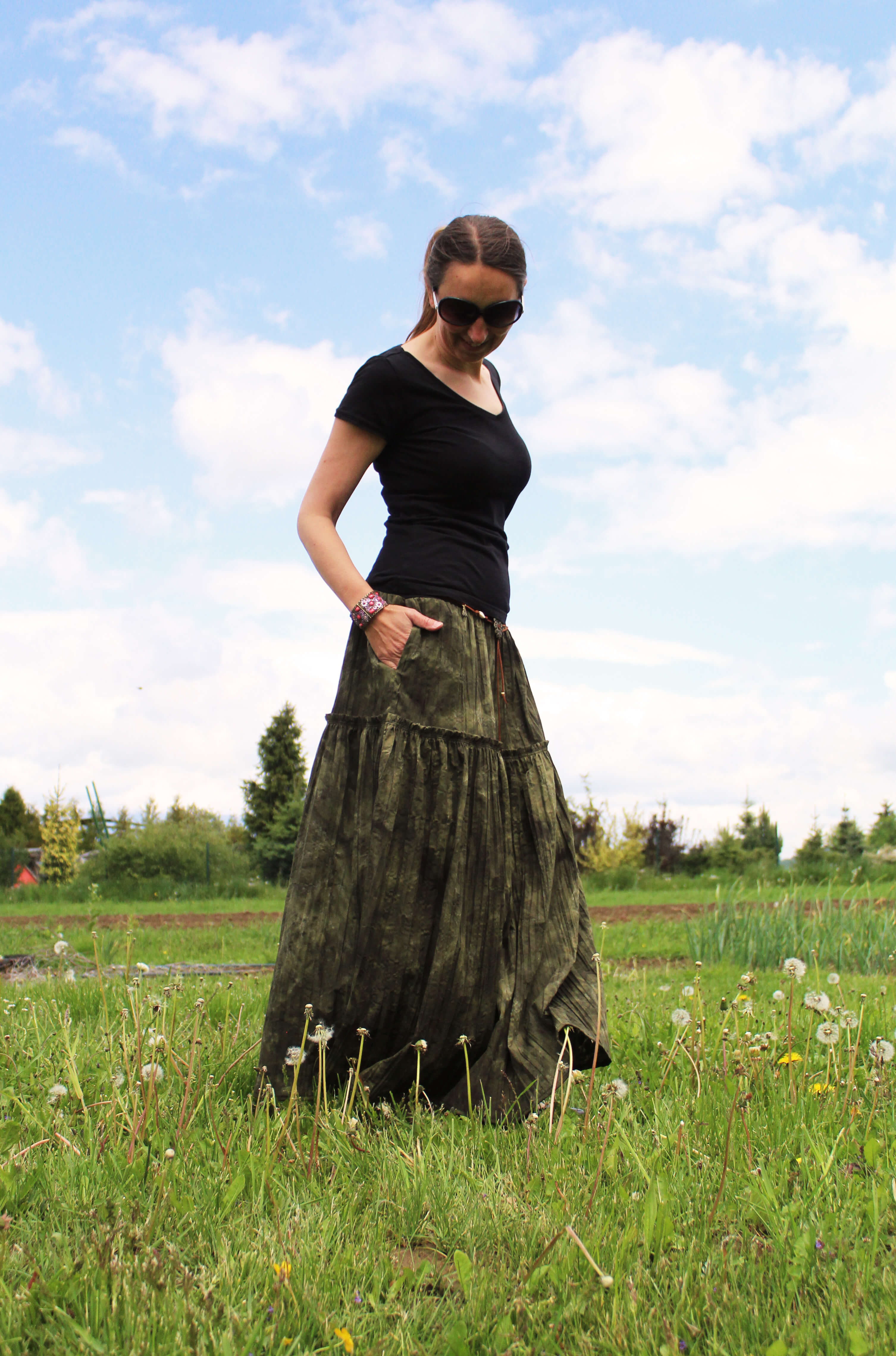 Krešovaná zelená volánová sukňa