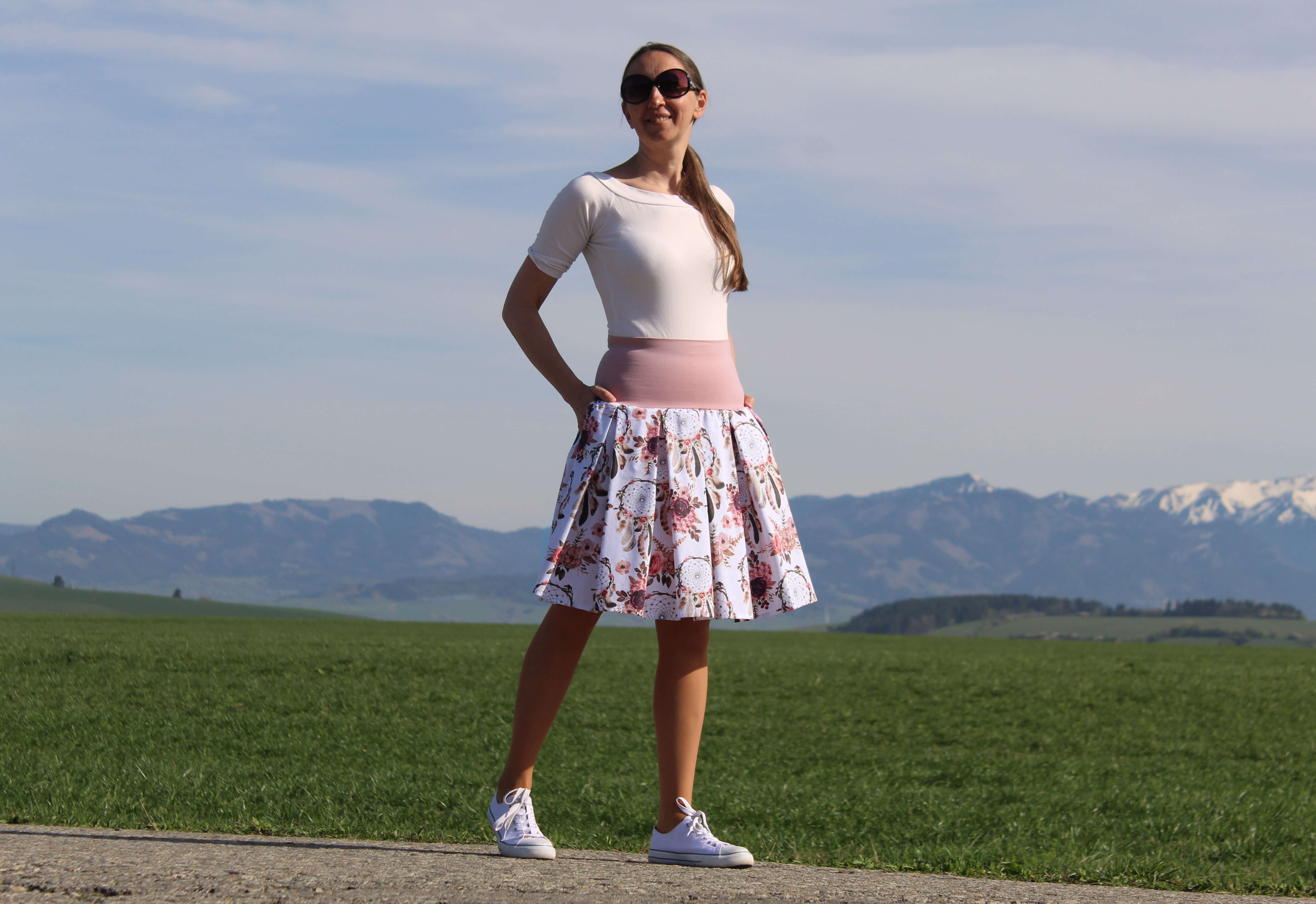 Krátka bavlnená skladaná sukňa s lapačmi