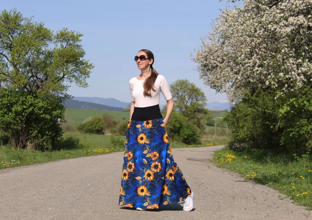Úpletová sukňa modrá so slnečnicami