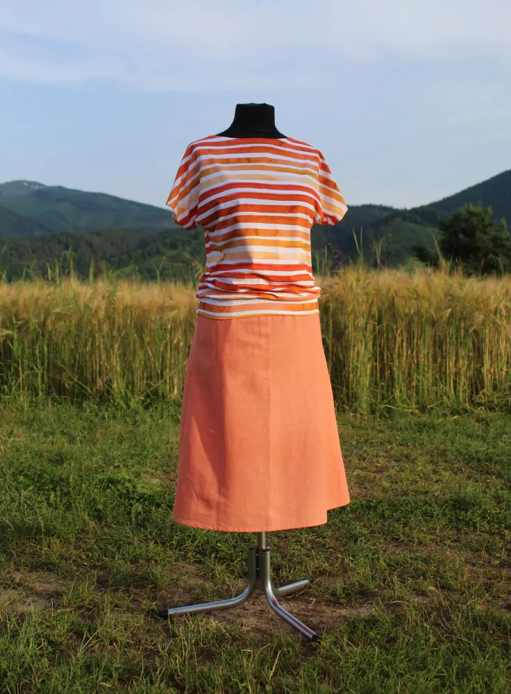 Tričko bielo-žlto-oranžovo-červené pruhy