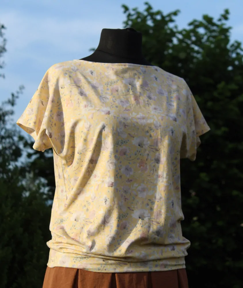 Tričko žlté so šedými kvetmi veľ. M