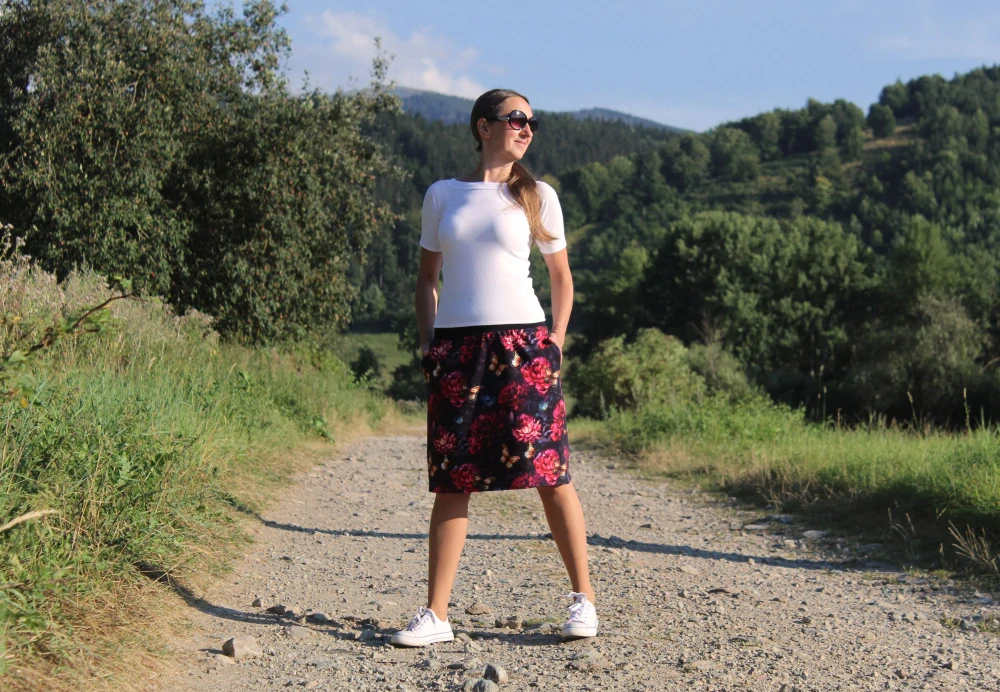 Krátka sukňa "pivónie a motýle"