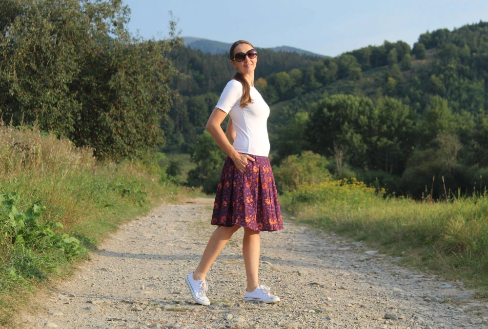 Krátka fialová mušelínová sukňa