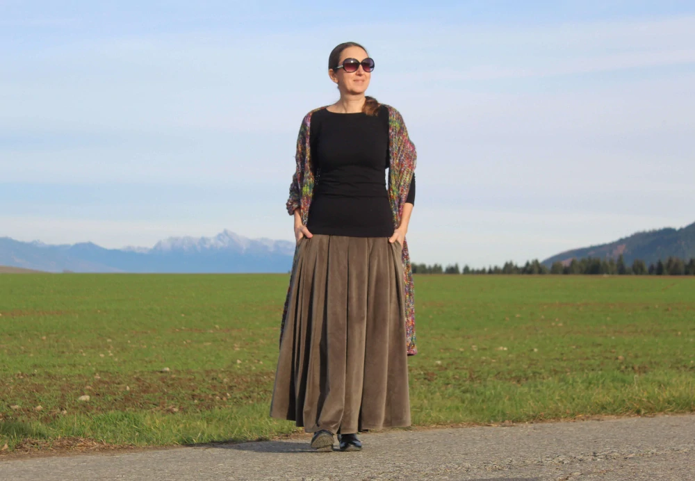 Dlhá skladná zelená sukňa 