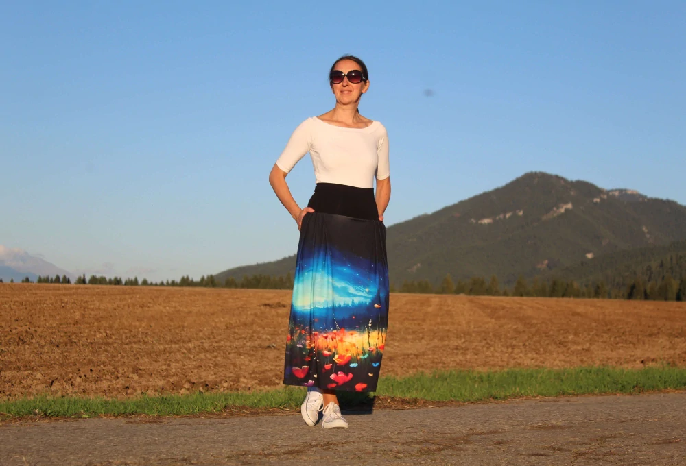 Trojštvrťová sukňa nočná lúka