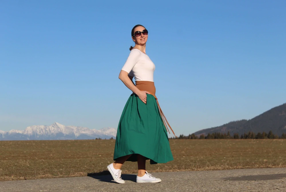 Zeleno-hnedá skladaná sukňa