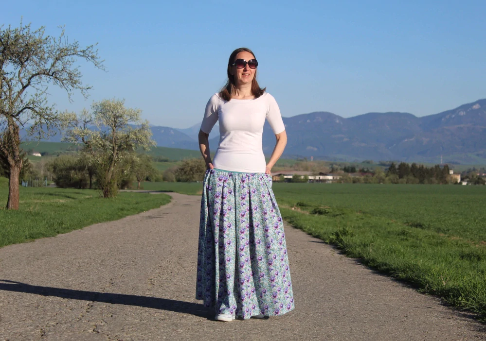 Dlhá skladaná tyrkysovo-fialová sukňa